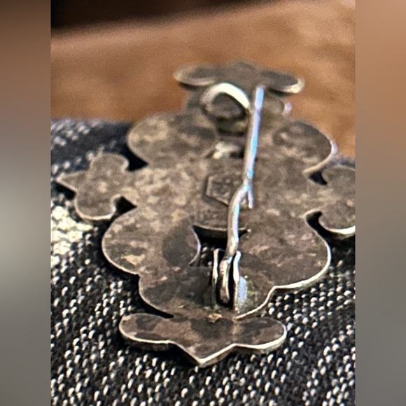 Vintage-Inspired Silver and Green Brooch - Picture 5 of 6